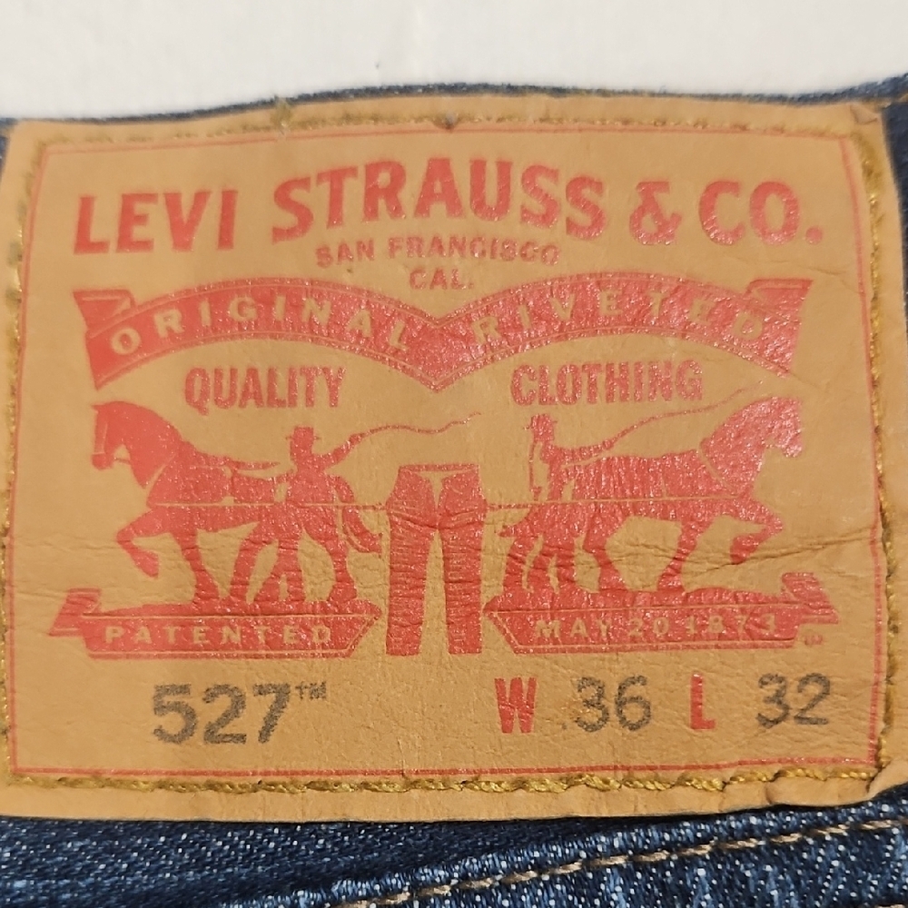 Levi's Classic Indigo Straight Men's Jeans - Picture 2 of 6